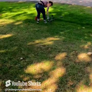 Park Metal Detecting - Sneaking up and scaring Corey Ann!