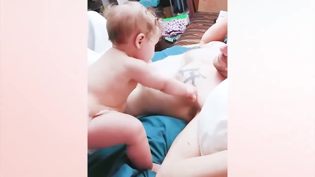 Funniest Daddy & Baby in Moment