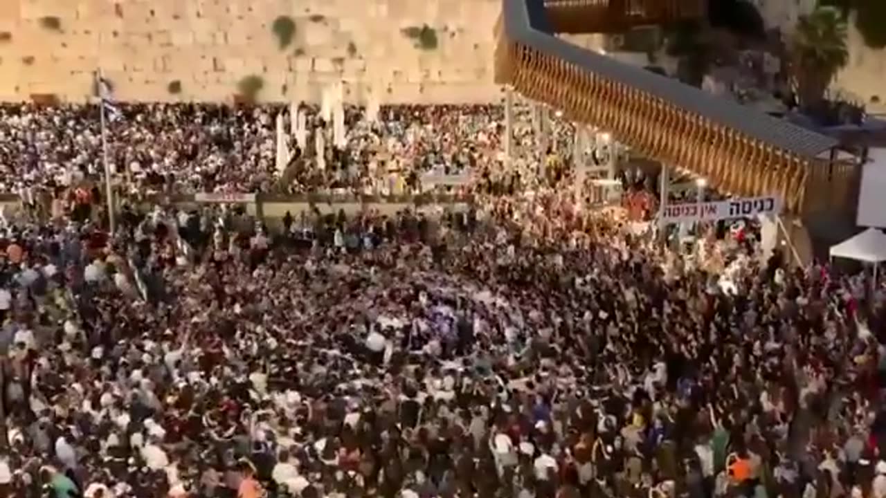 It was exciting to watch last night: thousands of Jews singing I Believe in the Wall..