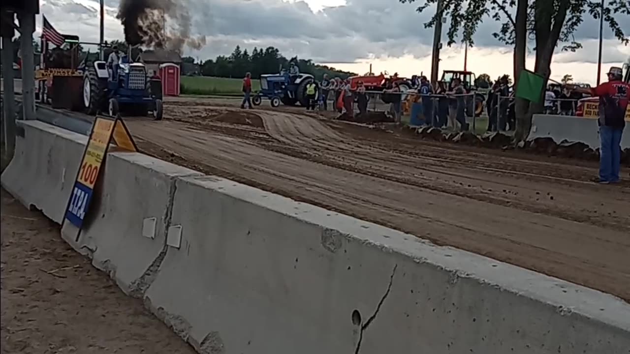 Tractor Pull 2023/Super Farm Tractor Pulling Action