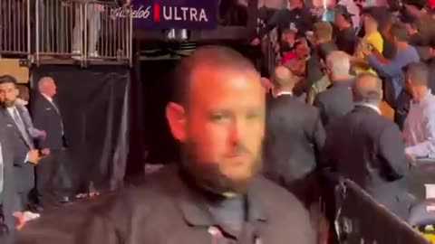 TUCKER CARLSON W/ KID ROCK AND TRUMP AT THE UFC FIGHT - WOW