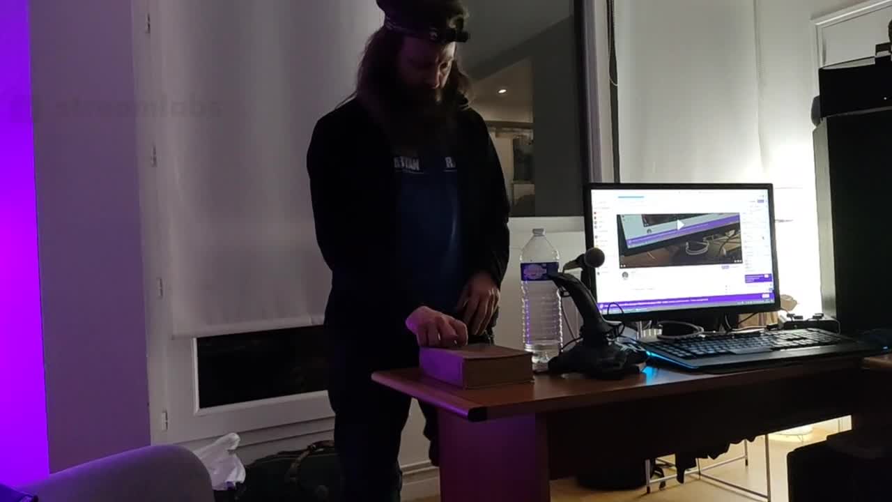 2022-03-13 (11) - le khey de discord qui m'héberge a la fibre - Twitch