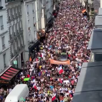 Massive protest in Paris