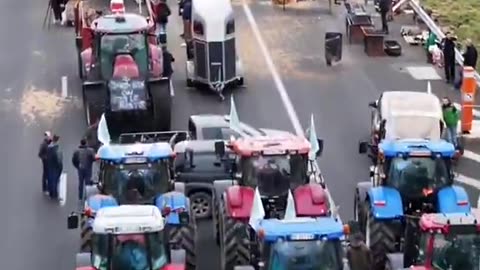 🚨BREAKING: Farmers and allies blocked hundreds of roads using farming