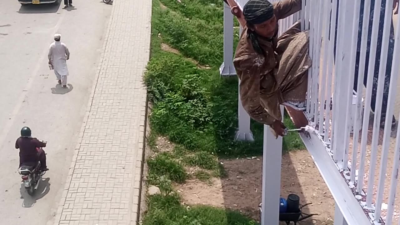 Dangerous works at labour life...https://youtube.com/@pakistanisairsapatee