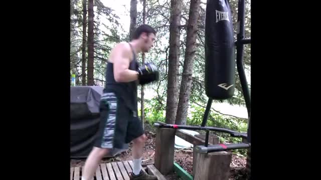 8 and 16oz gloves vs custom 155 lb heavybag