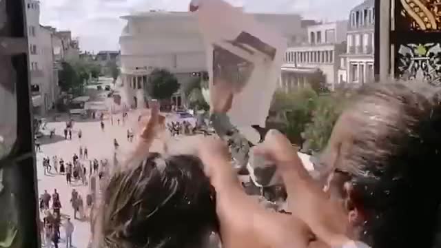 BREVI MA SIGNIFICATIVE "SCENE DI GIUBILO", IN FRANCIA, A FAVORE DEL PRESIDENTE MACRON!!! 😂