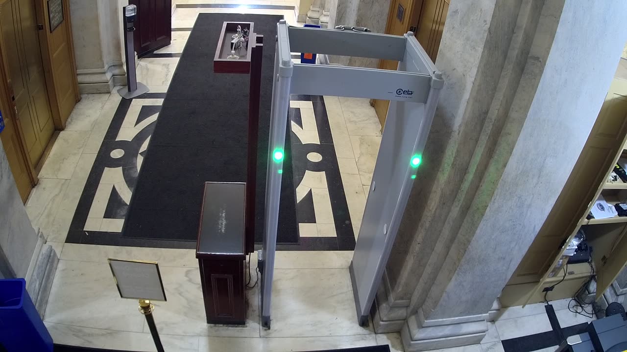 0163USCH01HouseCarriageDoor_2021-01-05_01h02min38s250ms.mp4