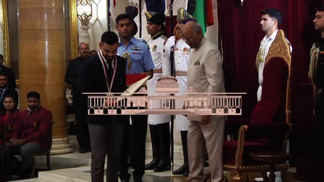 President kovind confers the Rajiv Gandhi Khel Ratna Award 2018 upon SHRI VIRATKOHLI