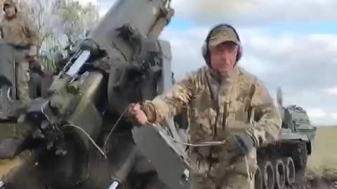 Ukrainians Fire Massive Soviet Gun
