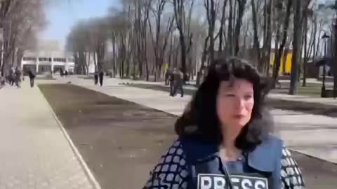 Niederländischer Journalist in der befreiten Stadt Wolnowach (Donbass):