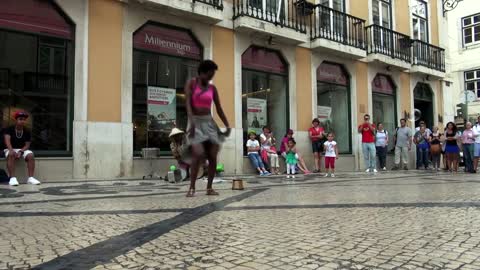 Street performers put on amazing show for spectators