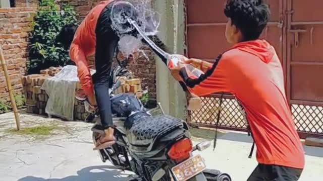 Comedy videoHai garmi must funny video 2 boy comedy video