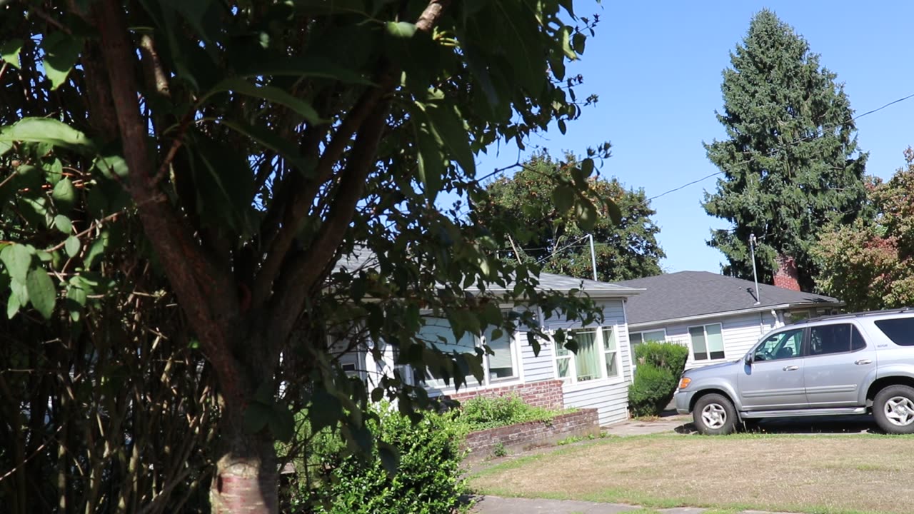 NEIGHBORS THINK IT IS WERD TO FILM A A HOUSE AT 1130 AM