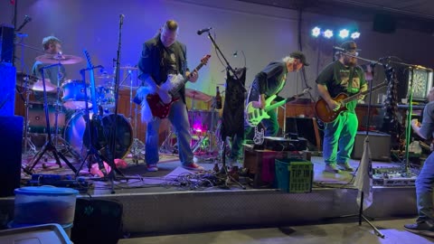 Nice Shot performing "Tush" by ZZ Top