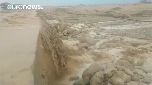 Morrem afogados no deserto