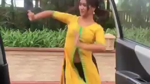 Indian Girl Dance ON KIKI Do You Love Me