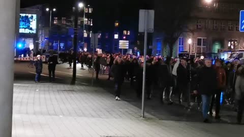 03.01.2022 Duisburg - Germany für freie Impfentscheidung u. Menschenwürde - Zug am Stadttheater