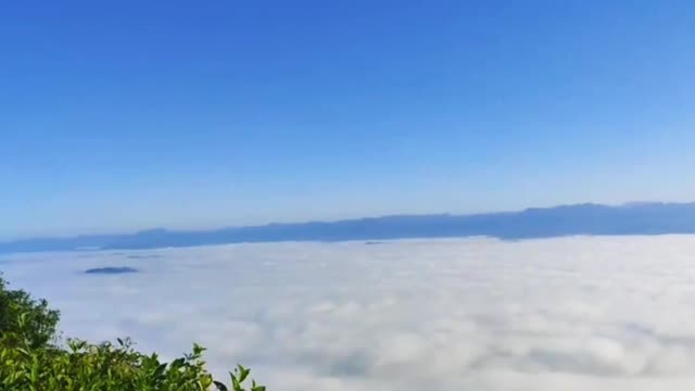mountains_where_the_clouds_touch_