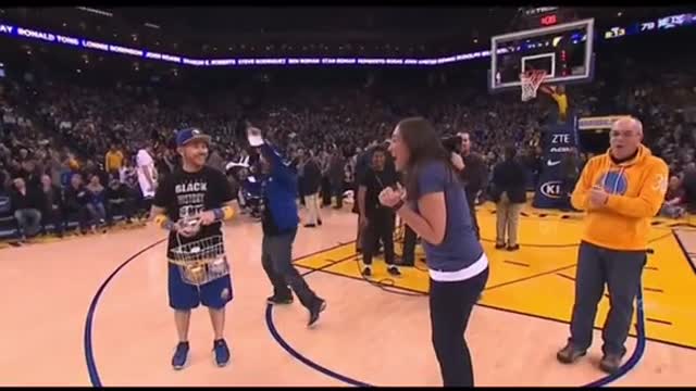 Steph curry assists fan and won her $5000