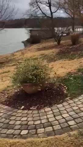 Gorgeous solar pergola on lake Norman