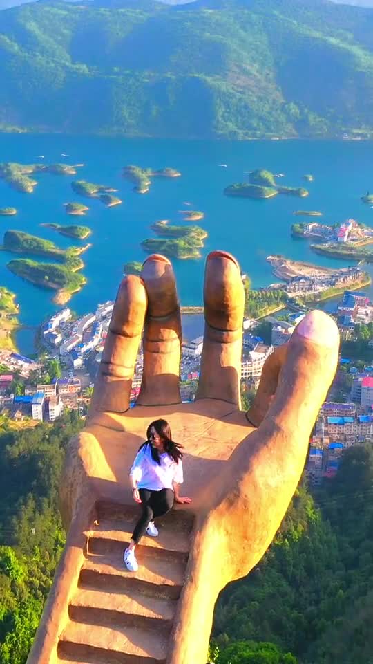 Amazing view on the hand