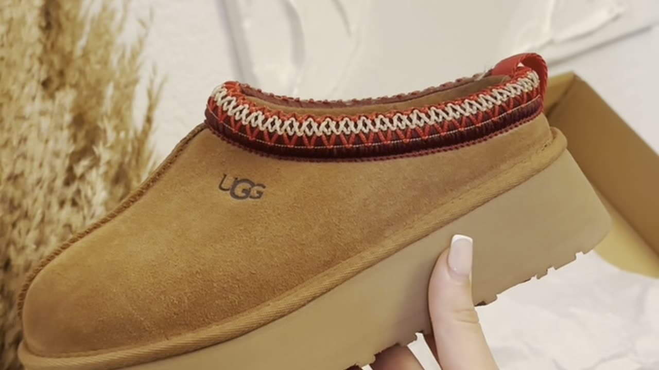 Unboxing the UGG Tazz Slipper Chestnut