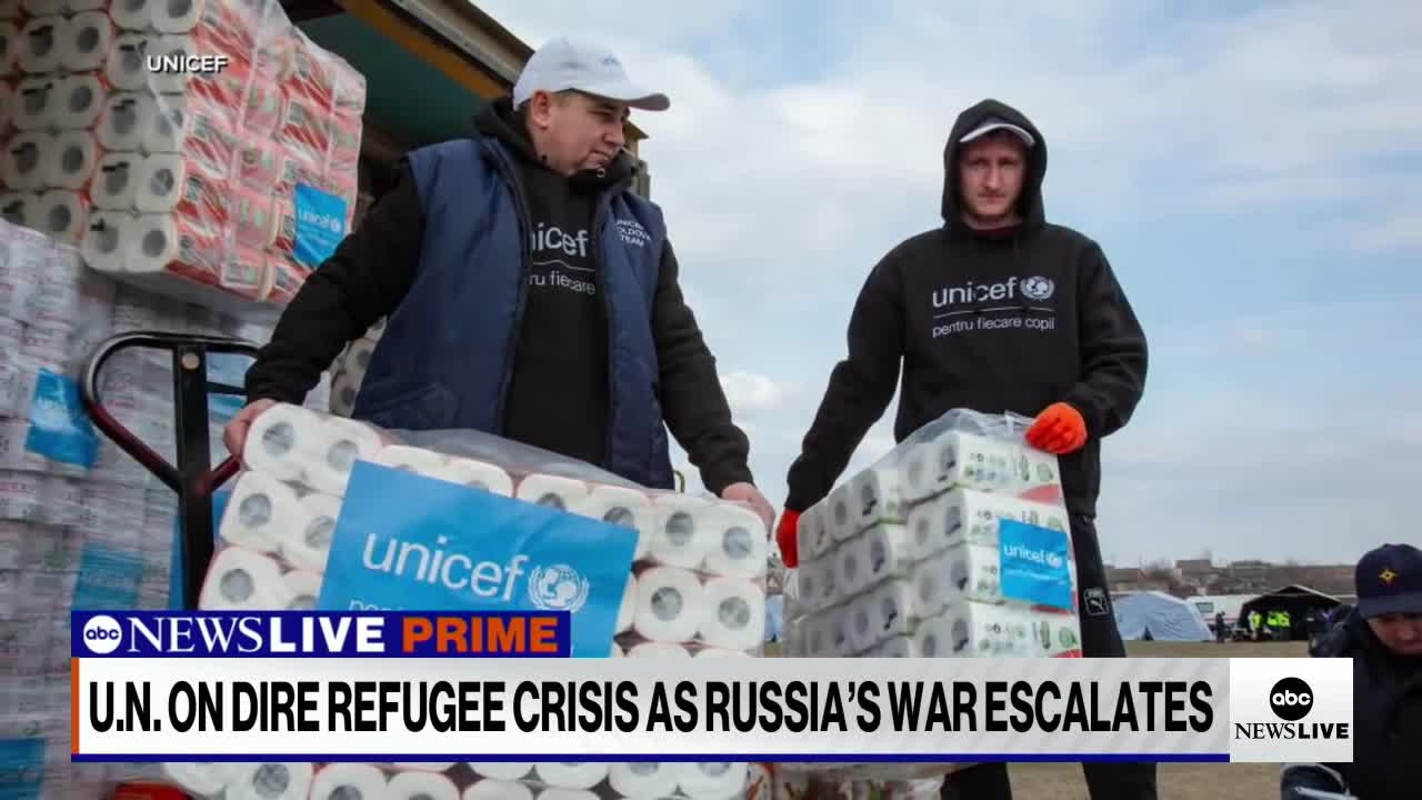 UN official_ Ukrainians are 'crossing the border with only their clothes'