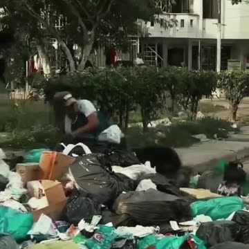 "Rat-tastic Humor: Hilarious Prank Turns a Big Rat into a Comical Surprise!"