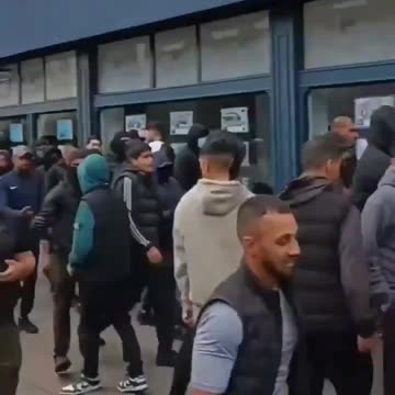 Hundreds of Immigrants armed with knives & machetes chant 'Allah Akbar' in Bolton, England