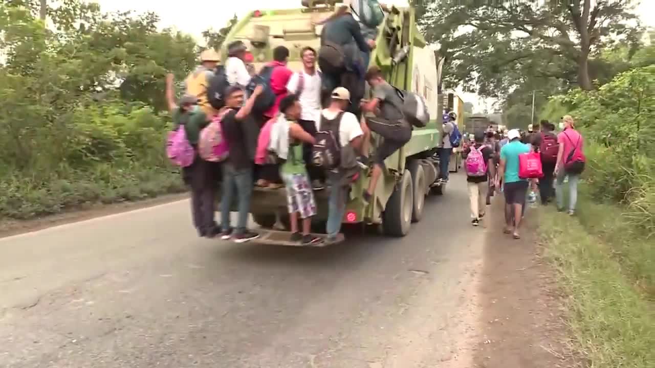 MASSIVE Migrant Caravan Heading Towards U.S. From Honduras Days Before Inauguration