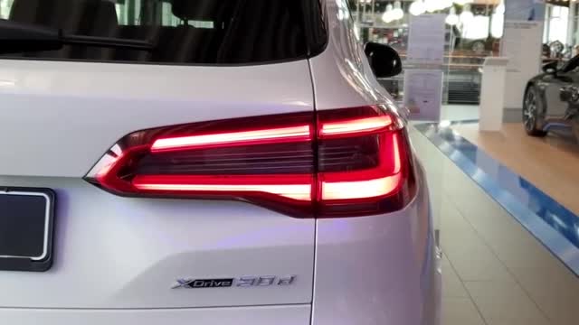 Show tThe Details Of The BMW X5