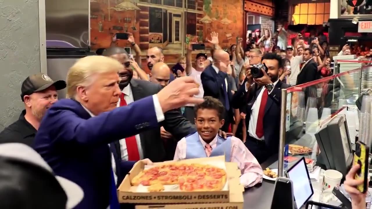 THE PEOPLE'S PRESIDENT!!! 🇺🇸 Trump Shares Pizza with Supporters in Heartwarming Encounter