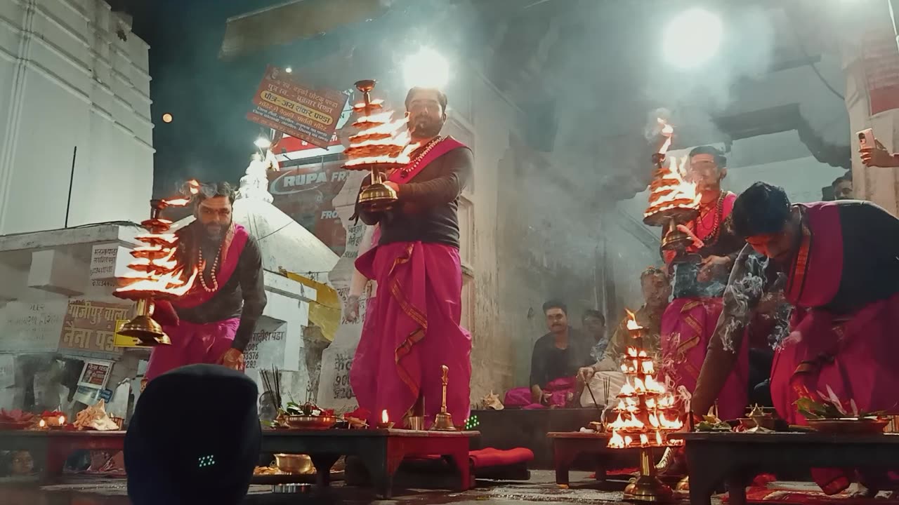 HAR HAR MAHADEV. ARTI AT BABA DHAM DEOGHAR.