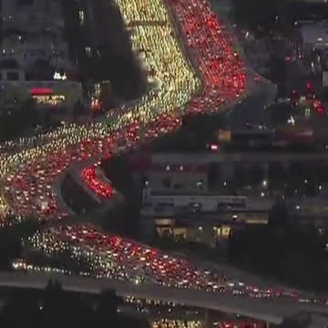 Traffic on the 405 Freeway in Los Angeles Thanksgiving week 2023