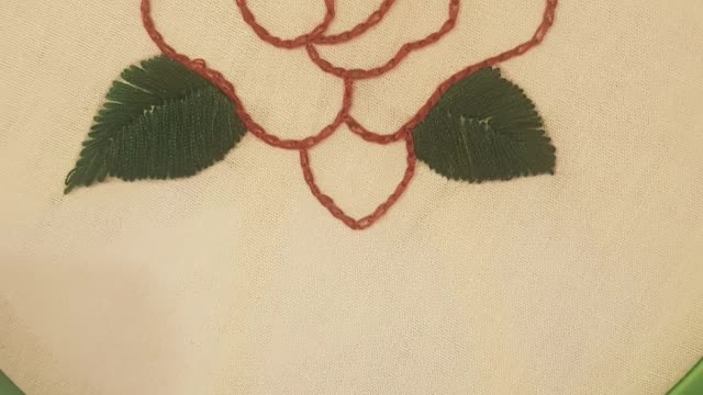 Rose embroidery hoop design // chain stitch flower embroidery.