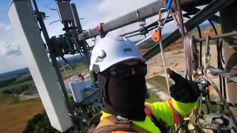 this guy work 300 mt above the sky