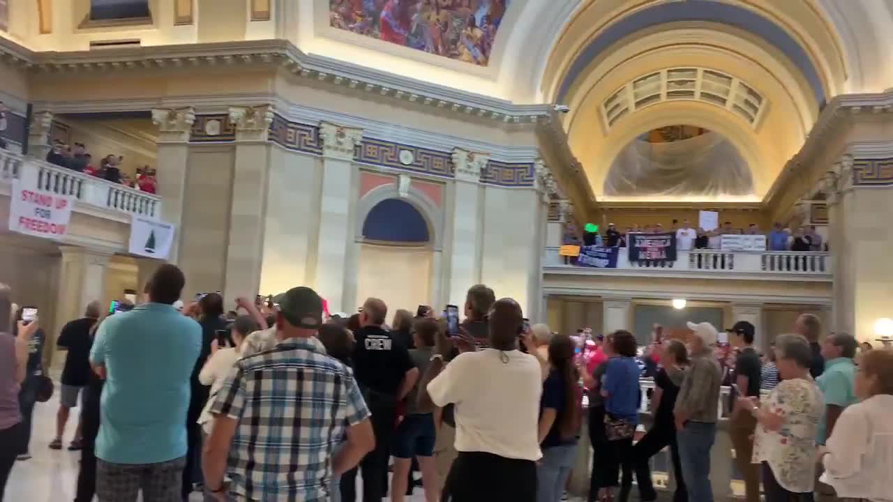 NEW - Hundreds got into the Oklahoma state capitol today demanding no vaccine mandates