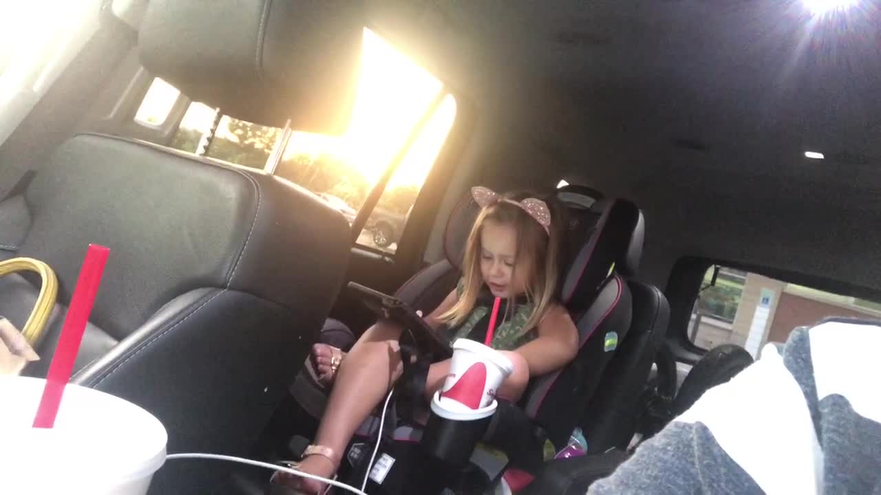 Little girl has precious conversation with Siri