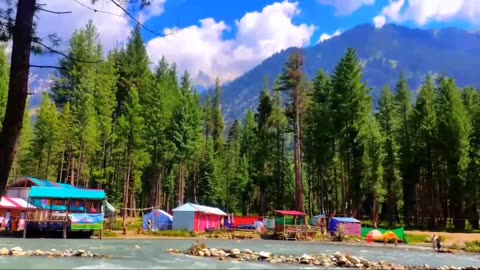 Breakfast at the bank of the river