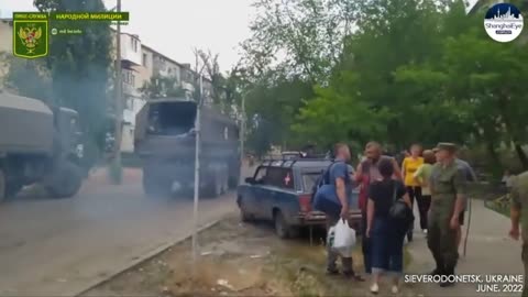 Luhansk Militia releases footage showing civilians evacuated from Azot plant