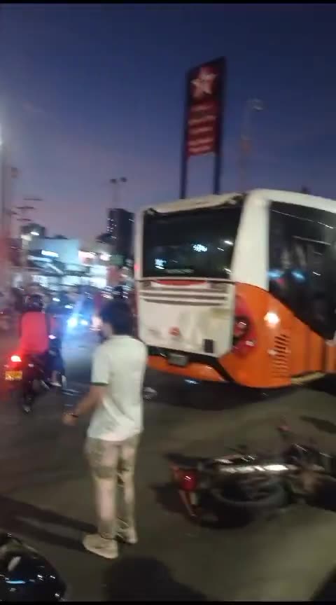 Accidente entre bus de Transcaribe y moto