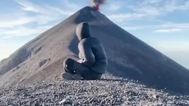 A Young Man Captured the Moment the Fuego Vulcano in Guatemala Erupted.