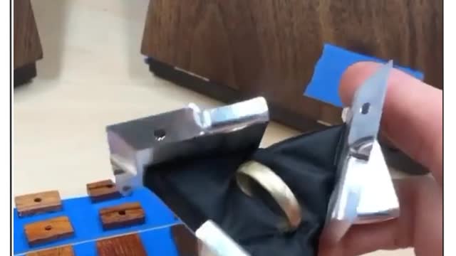 Kinetic ring box