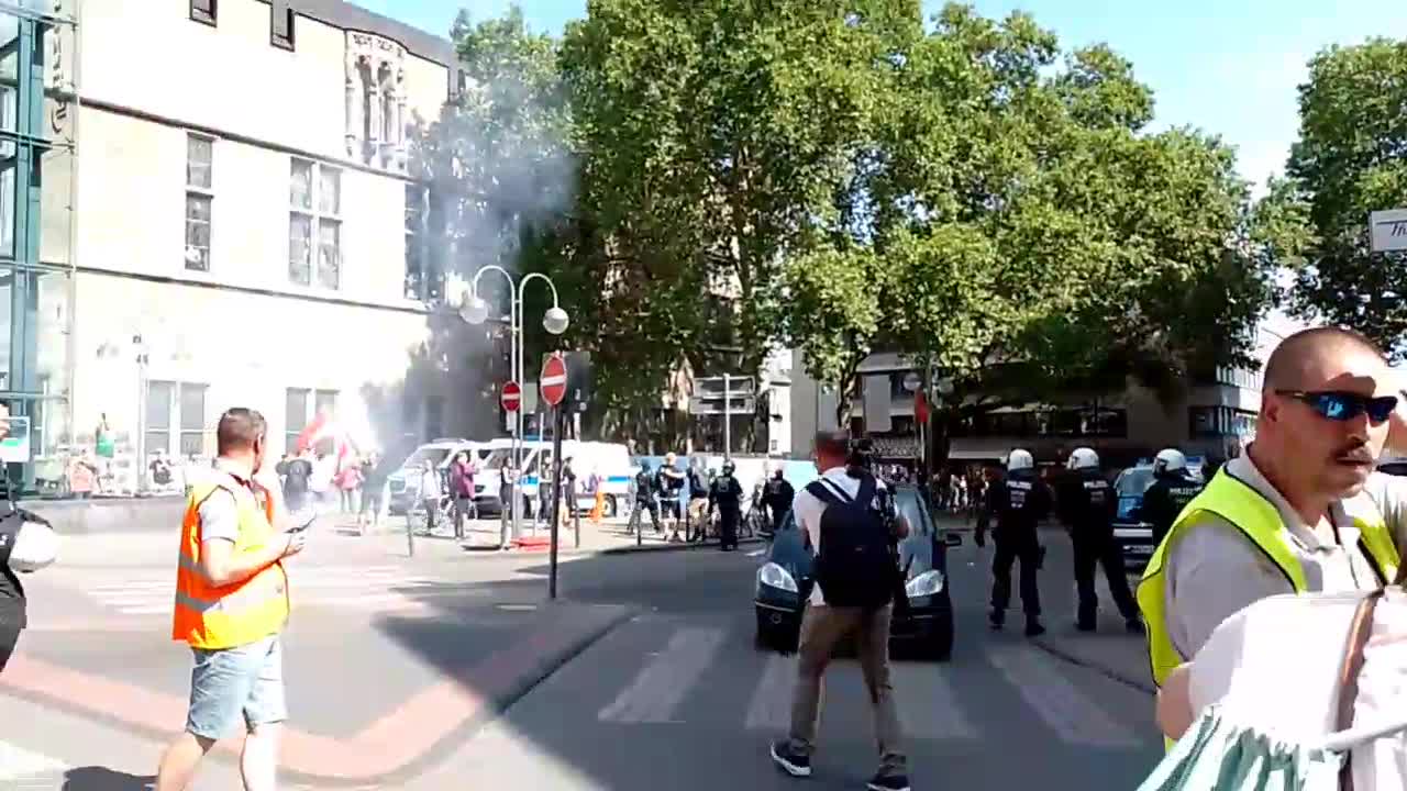 ❗️Köln 4.9.2022 gezielter Böller Angriff durch Antifa auf mich . ( Freier Reporter)❗️
