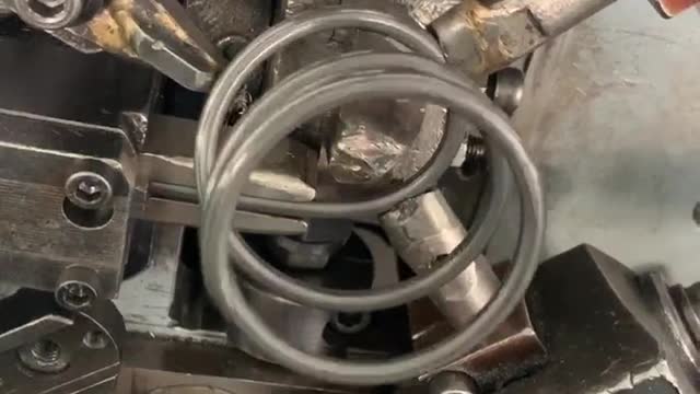 Decompression video (spring manufacturing)