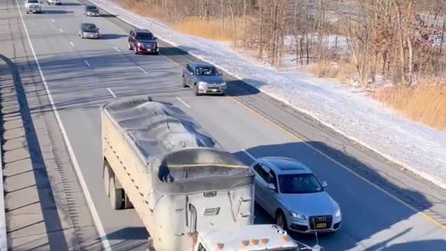 Freedom Convoy USA Plattsburgh,NY to Albany, NY.... and beyond - small clip Part 5