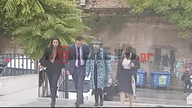 makeleio.gr - Άφιξη Ιωάννας στο δικαστήριο