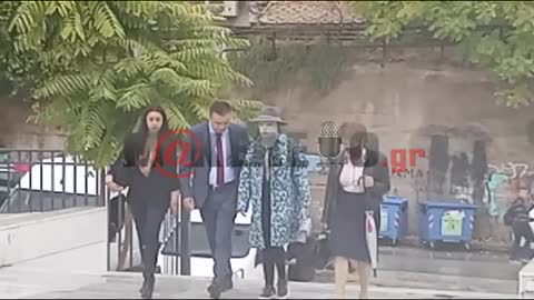 makeleio.gr - Άφιξη Ιωάννας στο δικαστήριο