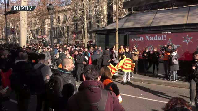 Španjolska: stotine prosvjeduju protiv španjolskog sastanka kabineta u Barceloni